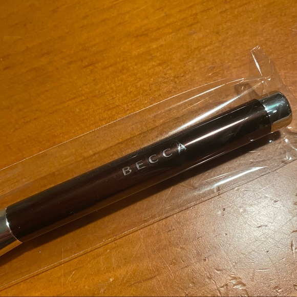 BECCA Angled Highlighting Brush - Picture 8 of 15